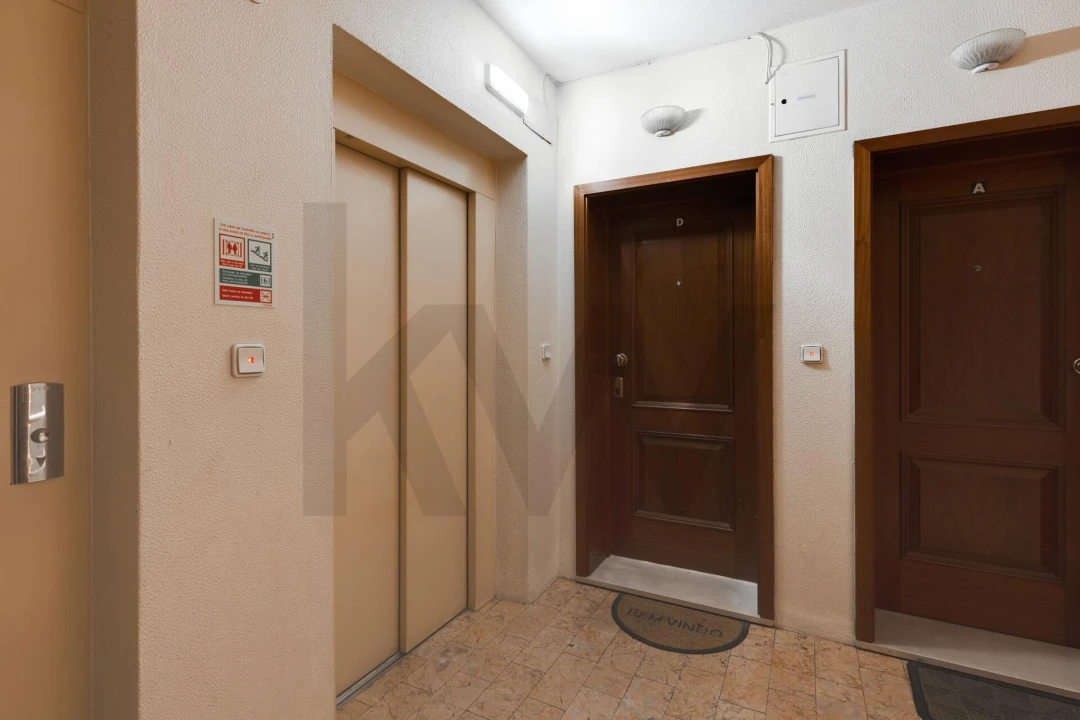 Apartamento T2 para Venda em Santo Antonio dos Olivais Foto 3