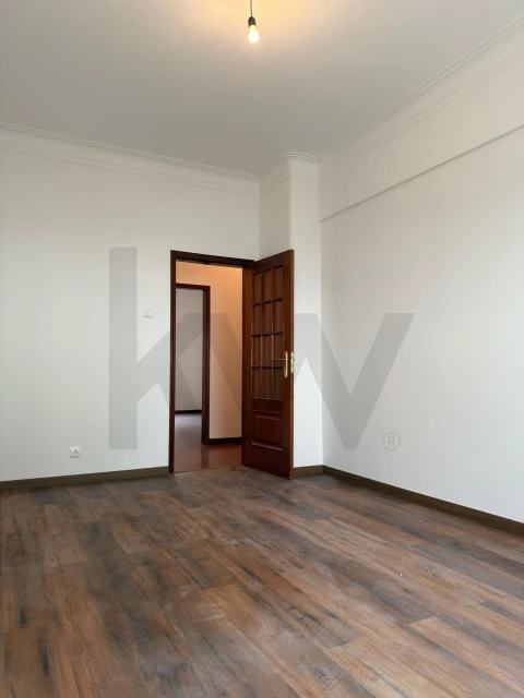 Apartamento T3 para Arrendamento em Campo de Ourique