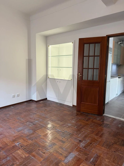 Apartamento T3 para Arrendamento em Campo de Ourique