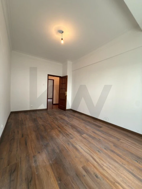 Apartamento T3 para Arrendamento em Campo de Ourique