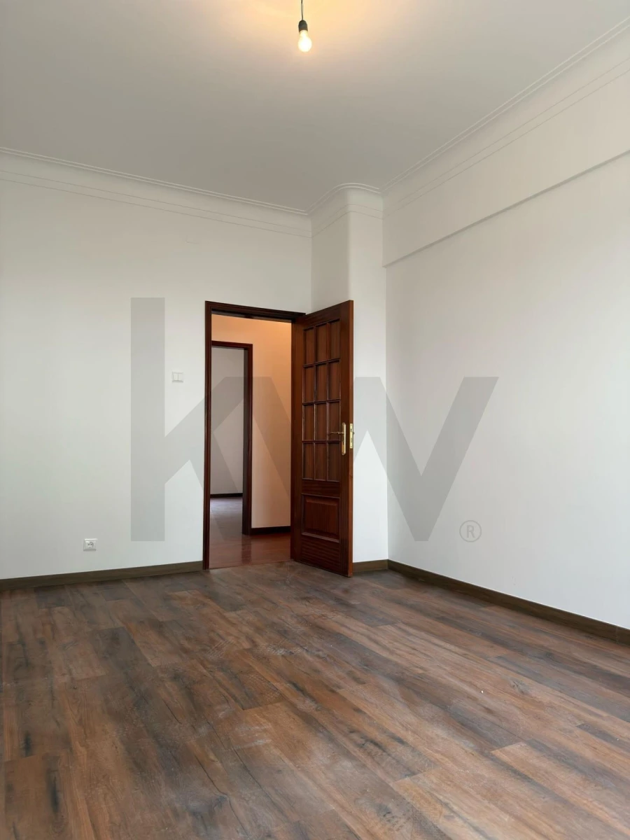 Apartamento T3 para Arrendamento em Campo de Ourique Foto 12