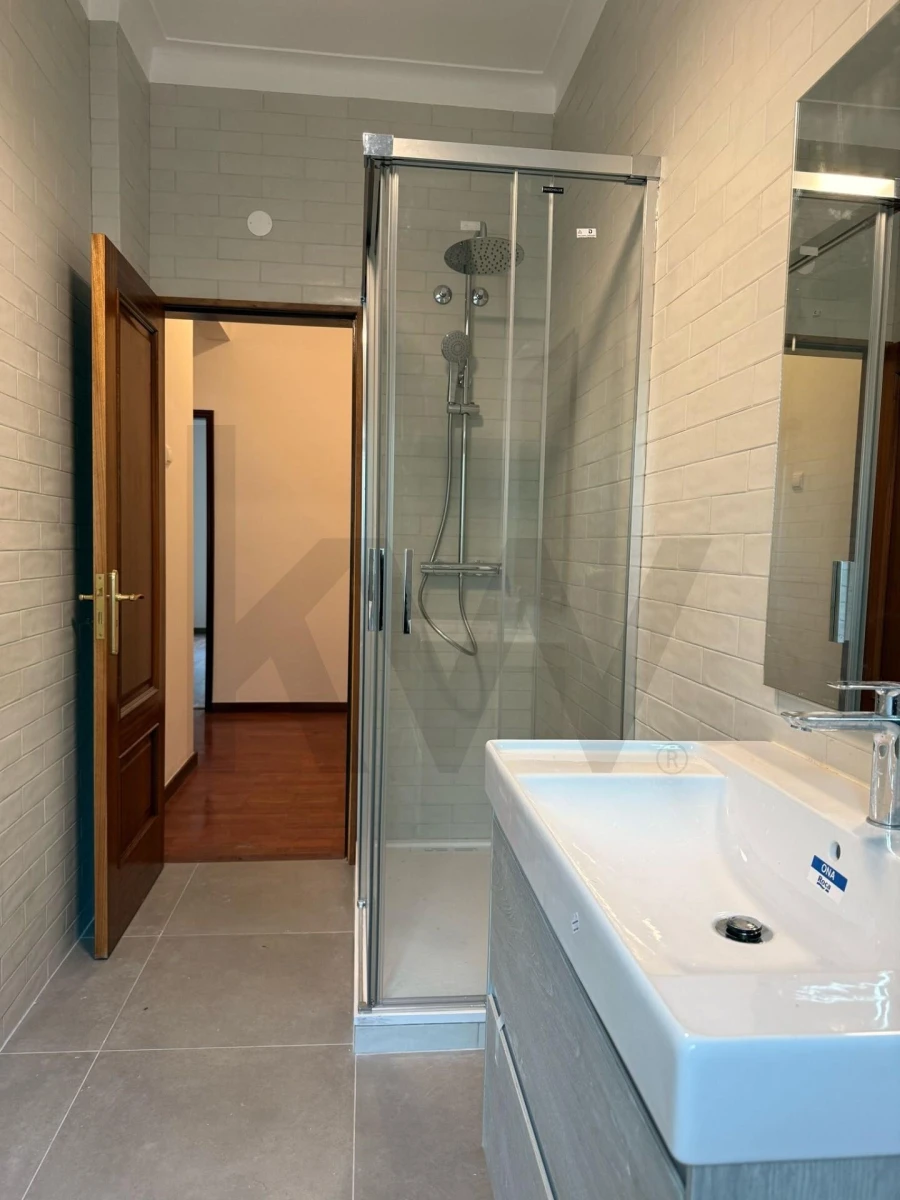 Apartamento T3 para Arrendamento em Campo de Ourique Foto 22
