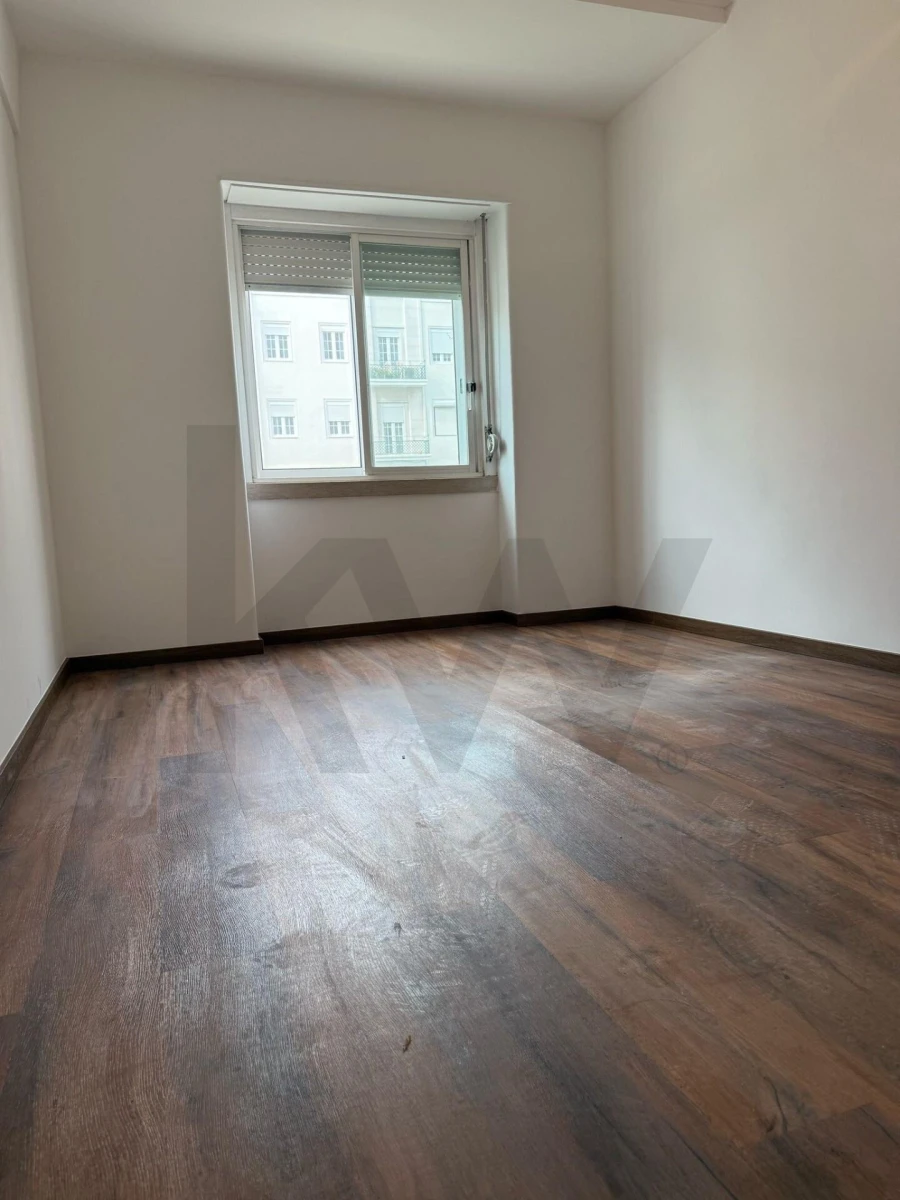 Apartamento T3 para Arrendamento em Campo de Ourique Foto 13