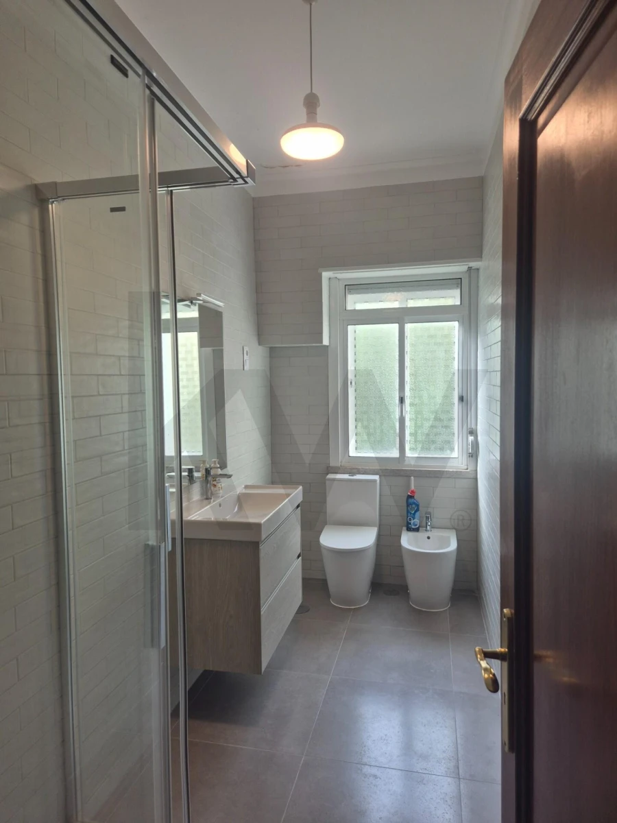 Apartamento T3 para Arrendamento em Campo de Ourique Foto 25