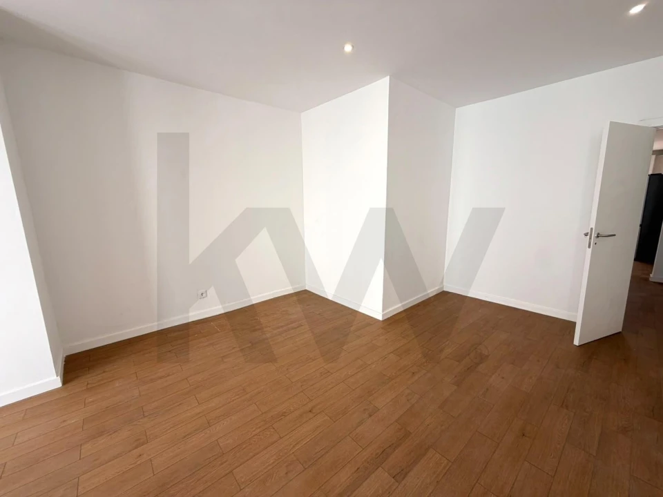 Apartamento T3 para Venda em Santa Maria do Castelo e Santiago e Santa Susana Foto 11