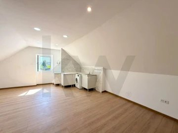 Apartamento T3 para Venda em Santa Maria do Castelo e Santiago e Santa Susana