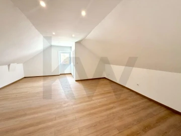 Apartamento T3 para Venda em Santa Maria do Castelo e Santiago e Santa Susana