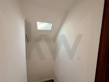 Apartamento T3 para Venda em Santa Maria do Castelo e Santiago e Santa Susana