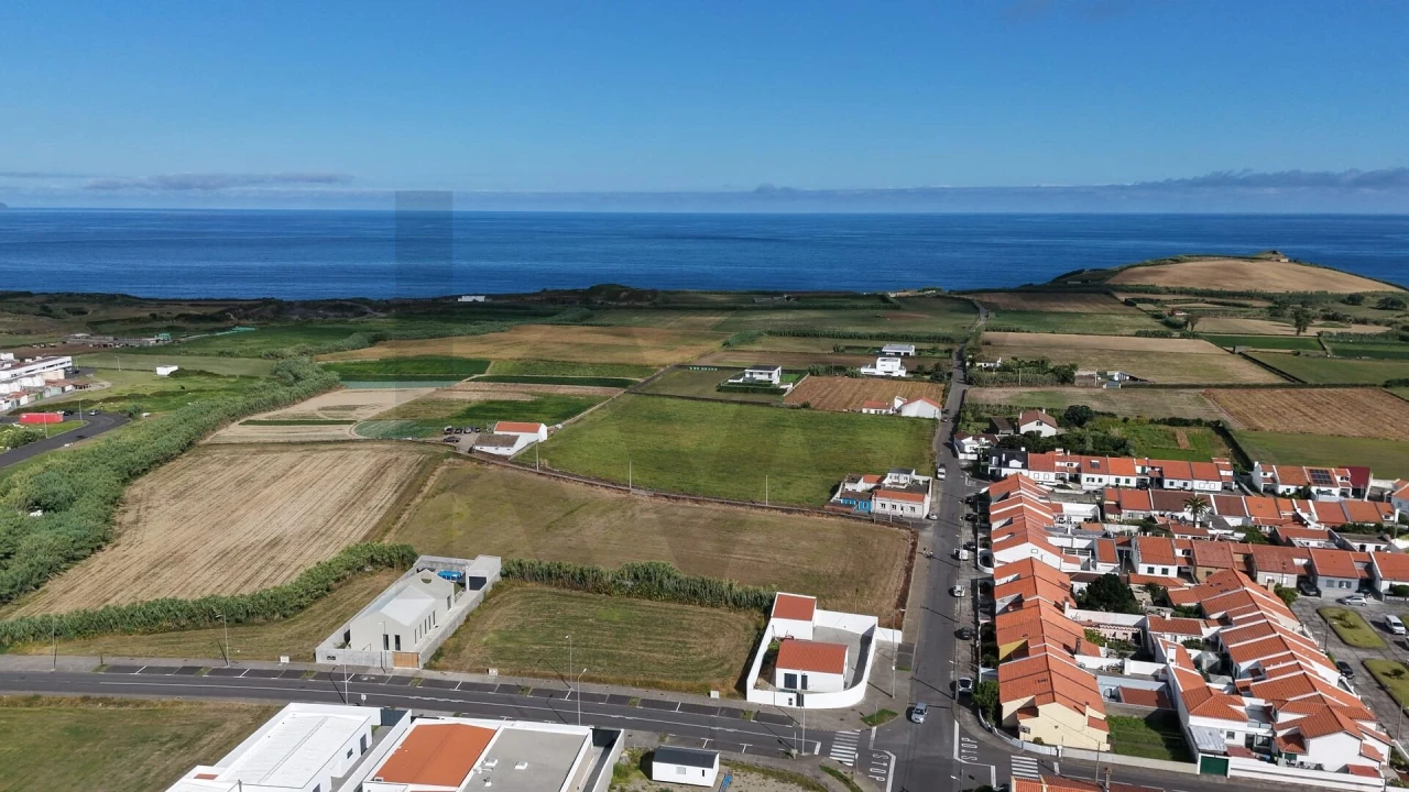 Terreno para Venda em Ribeirinha Foto 1