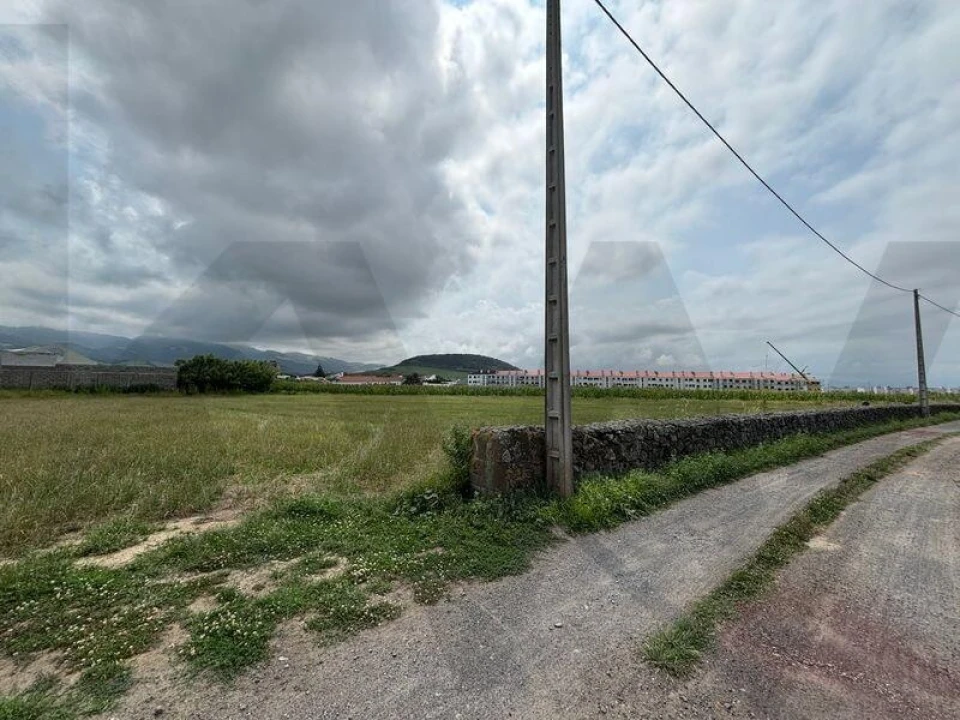 Terreno para Venda em Ribeirinha Foto 1