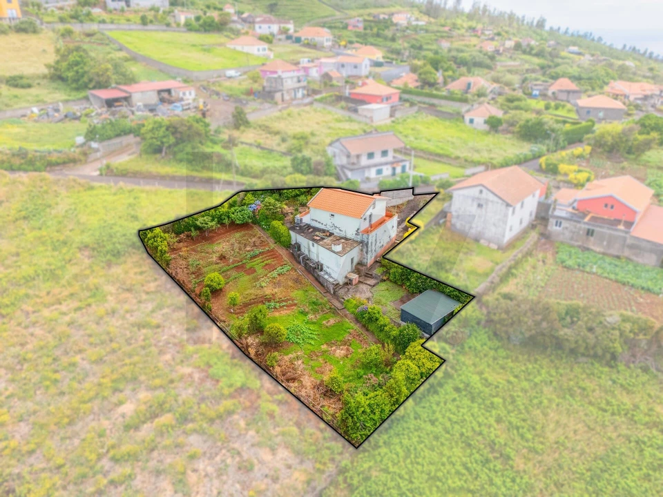 Moradia T4 para Venda em Achadas da Cruz Foto 1
