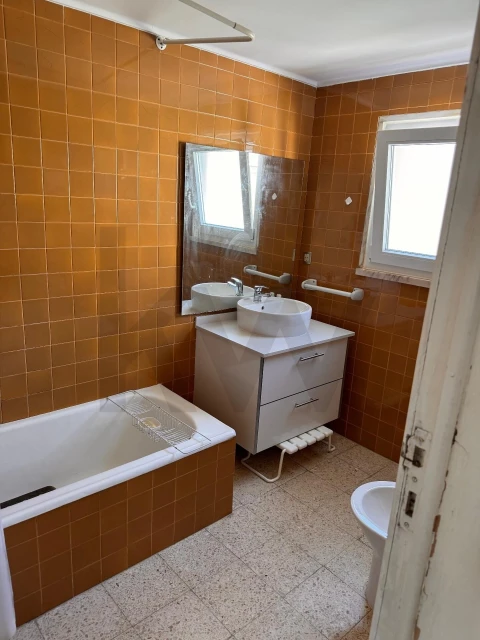 Apartamento T2 para Arrendamento em Areeiro