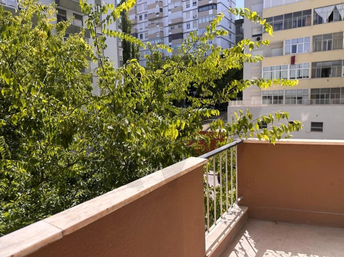 Apartamento T3 para Venda em São Domingos de Benfica Foto 4