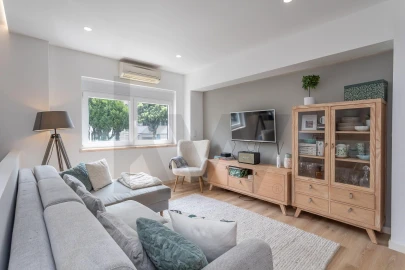Apartamento T2 para Venda em Carnaxide e Queijas