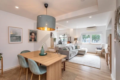 Apartamento T2 para Venda em Carnaxide e Queijas