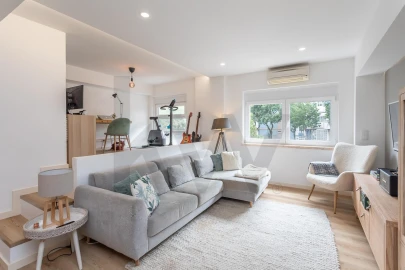Apartamento T2 para Venda em Carnaxide e Queijas