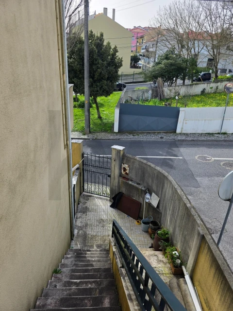 Moradia T2 para Venda em Pontinha e Famões