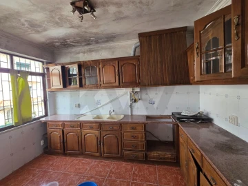 Moradia T2 para Venda em Pontinha e Famões