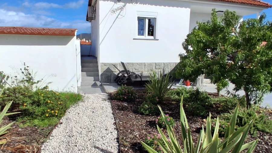 Moradia T2 para Arrendamento em Alcabideche