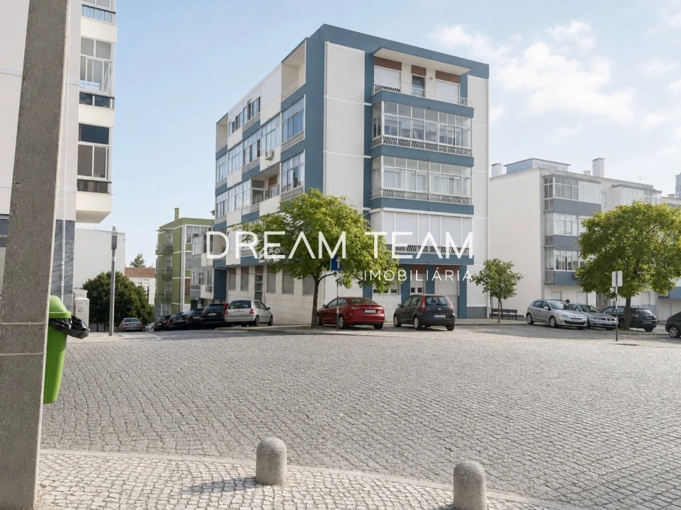 Apartamento T2 para Venda em Laranjeiro e Feijó Foto 3
