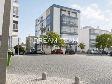 Apartamento T2 para Venda em Laranjeiro e Feijó
