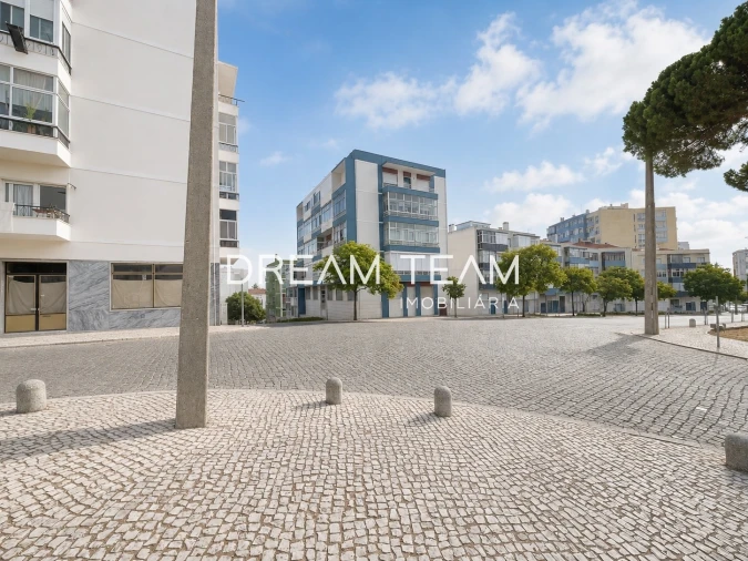 Apartamento T2 para Venda em Laranjeiro e Feijó Foto 4