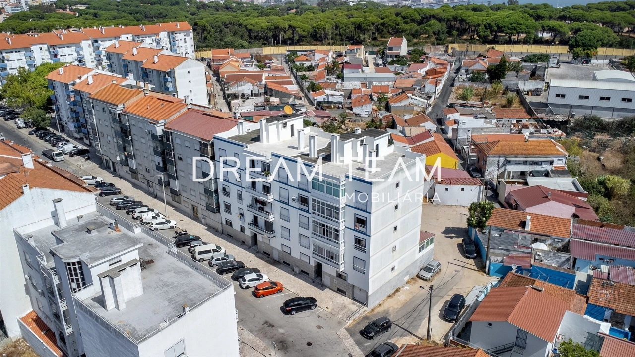 Apartamento T2 para Venda em Laranjeiro e Feijó Foto 25