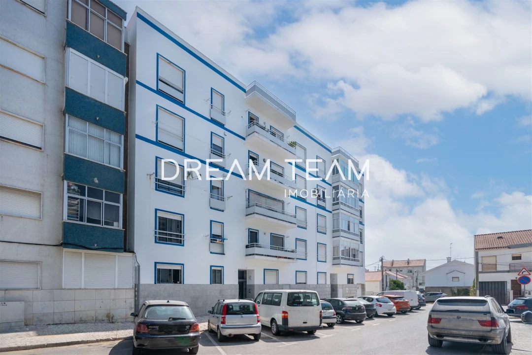Apartamento T2 para Venda em Laranjeiro e Feijó Foto 1