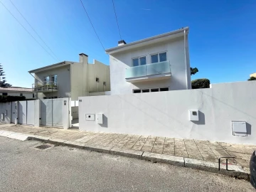 Moradia T4 para Venda em Perafita, Lavra e Santa Cruz do Bispo
