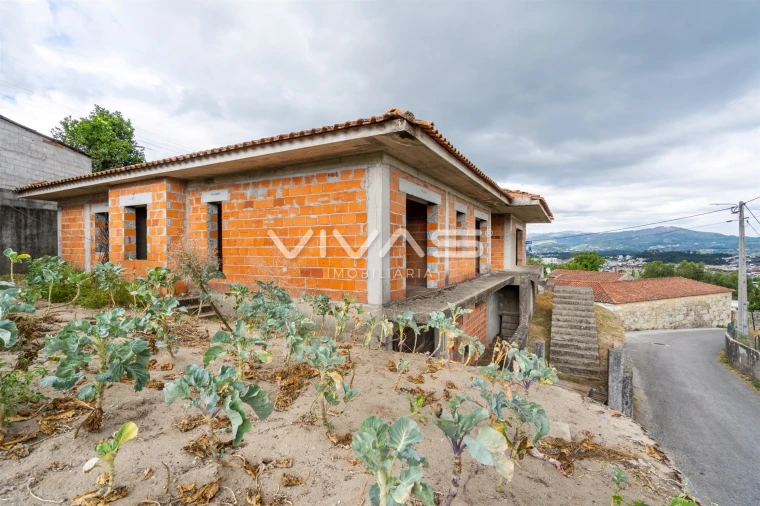 Moradia T4 para Venda em Vila Verde e Barbudo Foto 33
