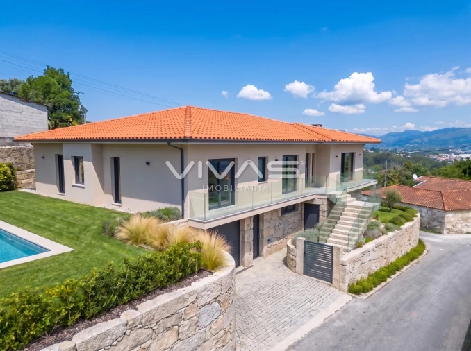 Moradia T4 para Venda em Vila Verde e Barbudo Foto 2