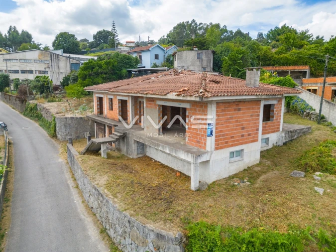 Moradia T4 para Venda em Vila Verde e Barbudo Foto 3
