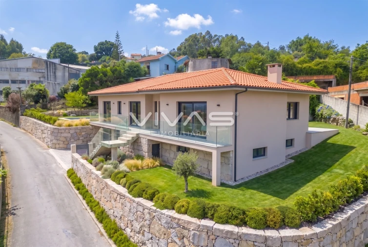 Moradia T4 para Venda em Vila Verde e Barbudo Foto 4