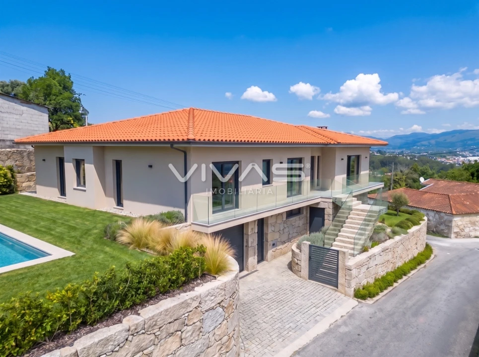 Moradia T4 para Venda em Vila Verde e Barbudo Foto 2