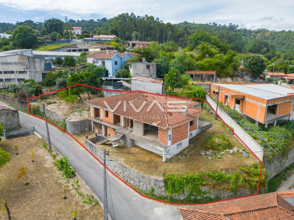 Moradia T4 para Venda em Vila Verde e Barbudo Foto 38