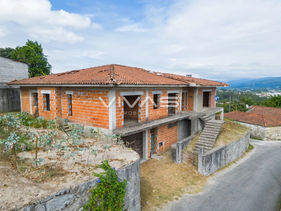 Moradia T4 para Venda em Vila Verde e Barbudo Foto 1