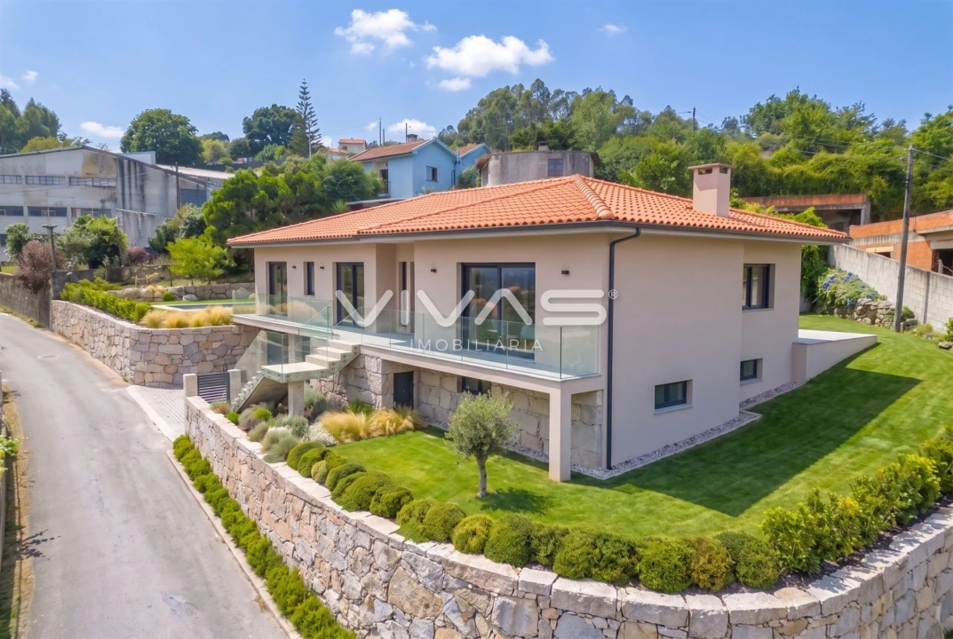 Moradia T4 para Venda em Vila Verde e Barbudo Foto 4