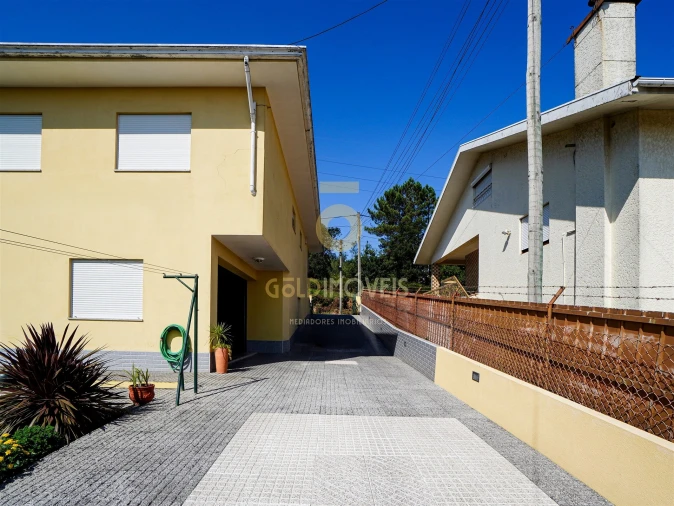 Moradia T3 para Venda em Caldas de São Jorge e Pigeiros Foto 3