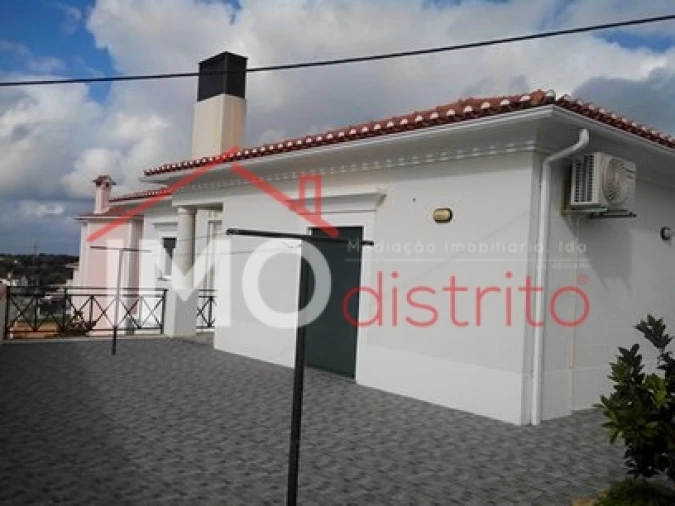 Moradia T0 para Venda em Urra Foto 4