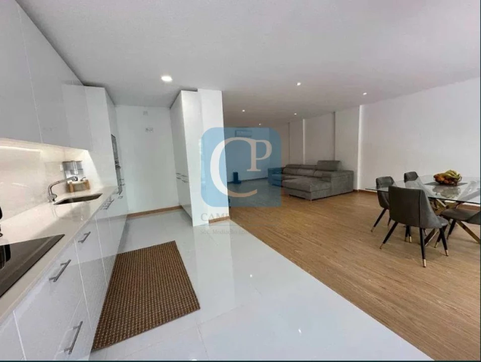 Apartamento T4 para Arrendamento em Moreira Foto 1