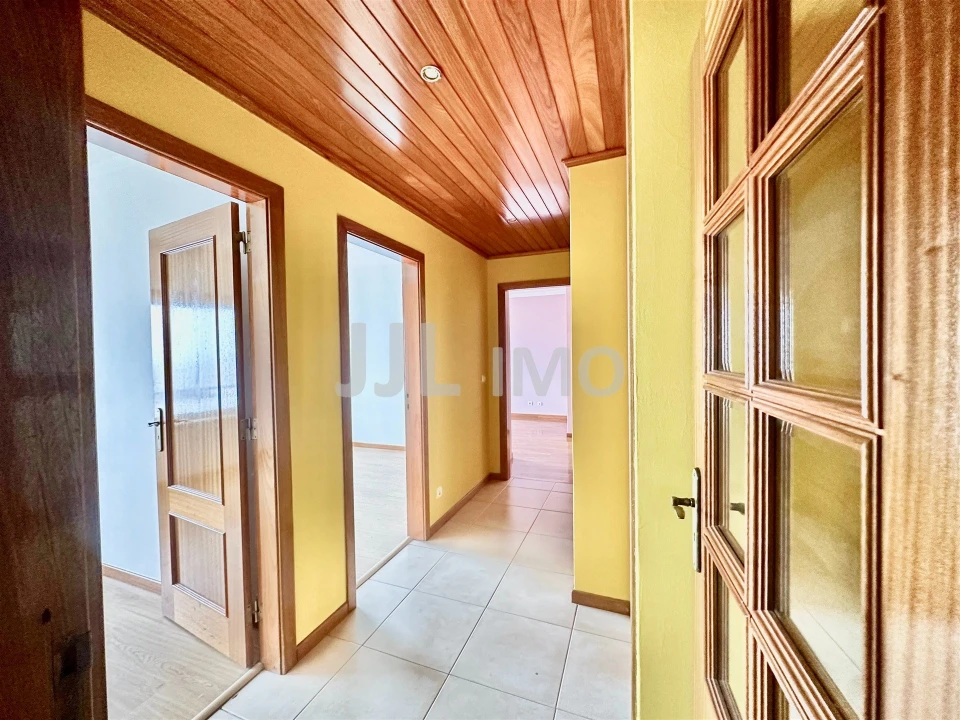 Apartamento T3 para Arrendamento em São Domingos de Rana Foto 6