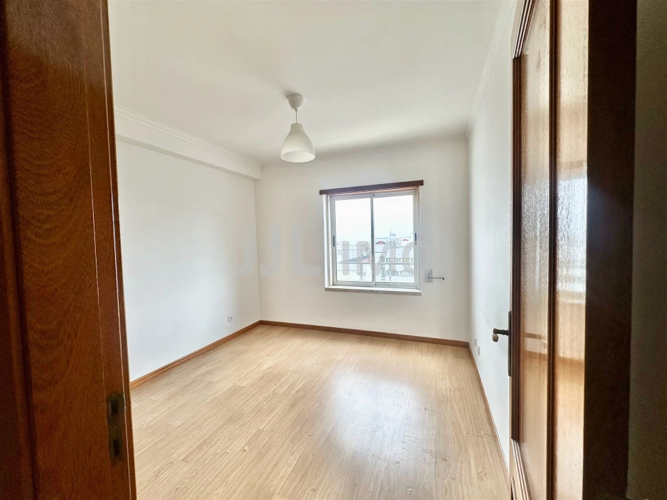 Apartamento T3 para Arrendamento em São Domingos de Rana Foto 7