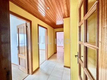 Apartamento T3 para Arrendamento em São Domingos de Rana