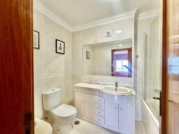 Apartamento T3 para Arrendamento em São Domingos de Rana