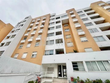 Apartamento T3 para Arrendamento em São Domingos de Rana