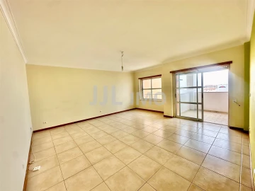 Apartamento T3 para Arrendamento em São Domingos de Rana