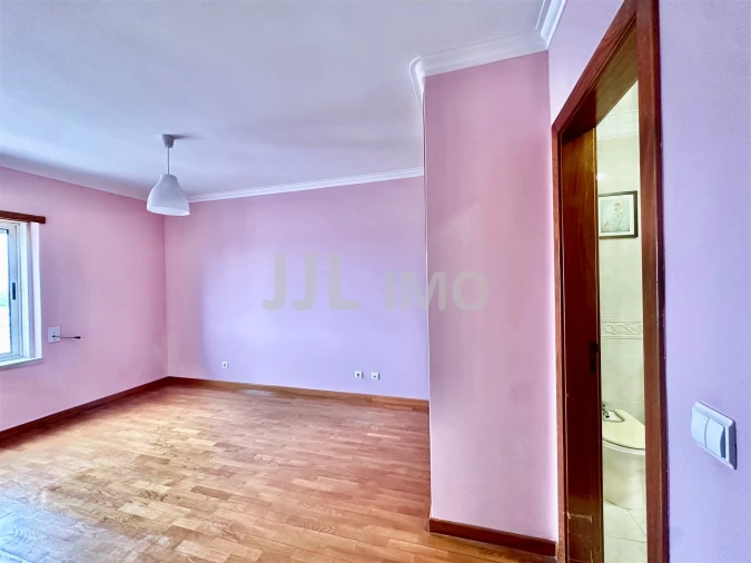 Apartamento T3 para Arrendamento em São Domingos de Rana Foto 9