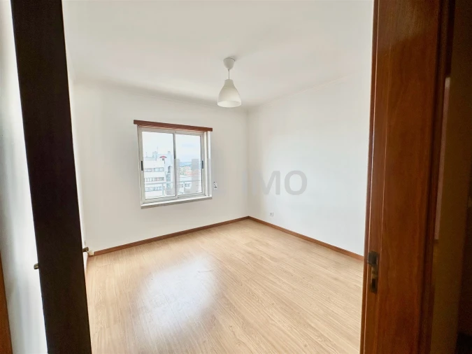 Apartamento T3 para Arrendamento em São Domingos de Rana Foto 8