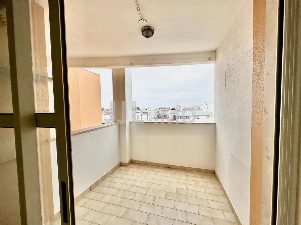 Apartamento T3 para Arrendamento em São Domingos de Rana Foto 4