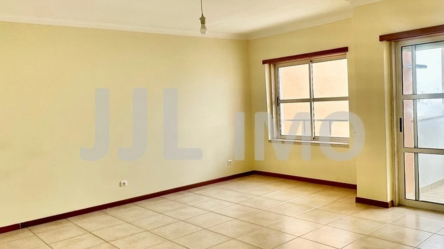 Apartamento T3 para Arrendamento em São Domingos de Rana